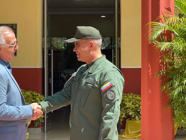 Ministros de Defensa de Colombia y Venezuela. Foto: Twitter @mindefensa.