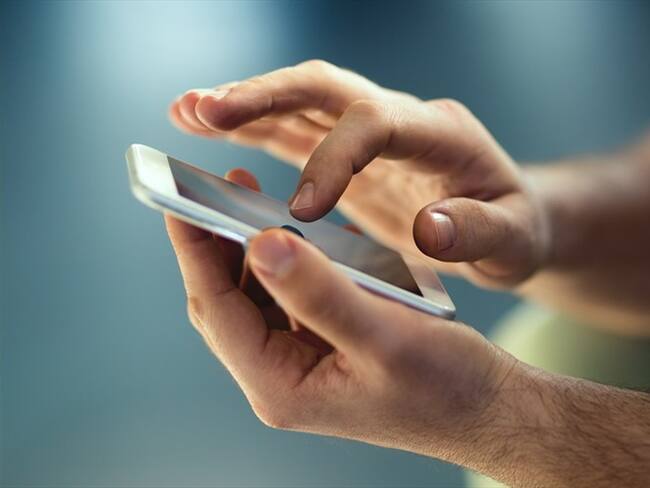 El 77% de los profesionales ‘millennials’ utilizan su teléfono personal para tareas relacionadas con el trabajo, según los resultados del estudio “Millennials in Tech”.. Foto: Getty Images