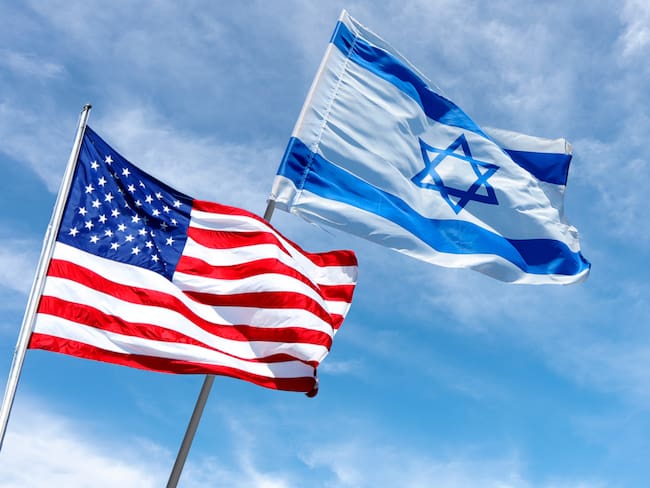Banderas de Israel y Estados Unidos. Foto: Getty Images.