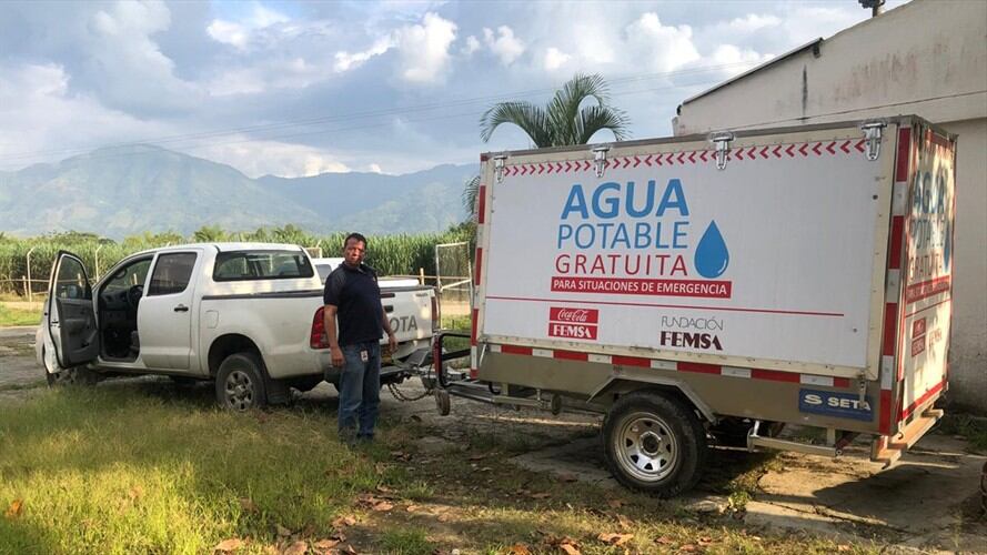 La Fundación FEMSA destinó un vehículo potabilizador para abastecer de agua potable a la población afectada . Foto: Coca-Cola FEMSA
