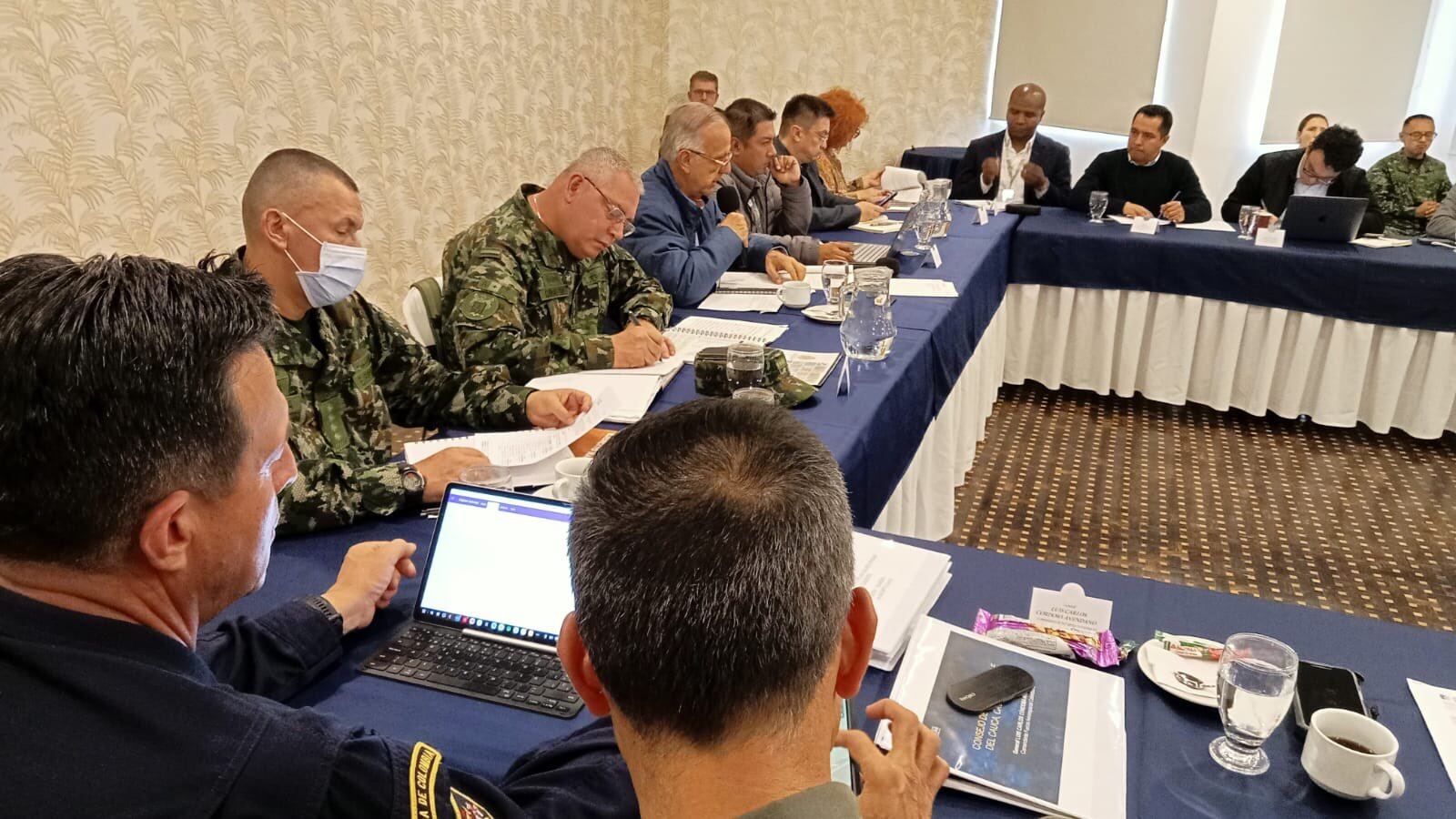 MinDefensa y cúpula militar se reúnen en Nariño por situación de inseguridad en la región. Foto: Twitter Ministerio de Defensa.