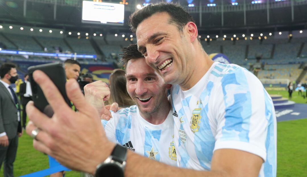 Lionel Messi y Scaloni