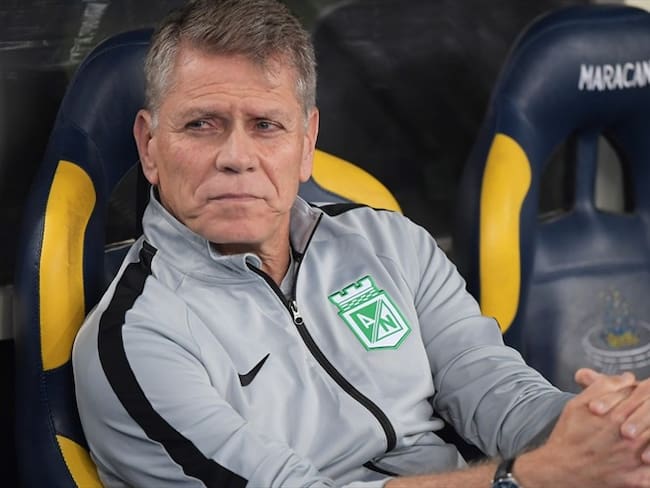 El brasileño Paulo Artuori no seguirá siendo el técnico de Nacional.. Foto: Agencia AFP