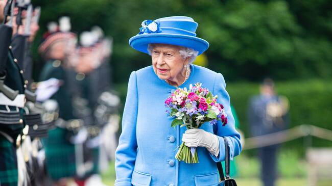 EDINBURGH, SCOTLAND - JUNE 28: Queen Elizabeth II attends The Ceremony of the Keys at The Palace Of Holyroodhouse on June 28, 2021 in Edinburgh, Scotland. The Queen is visiting Scotland for Royal Week between Monday 28th June and Thursday 1st July 2021. (Photo by Samir Hussein - Pool/WireImage)