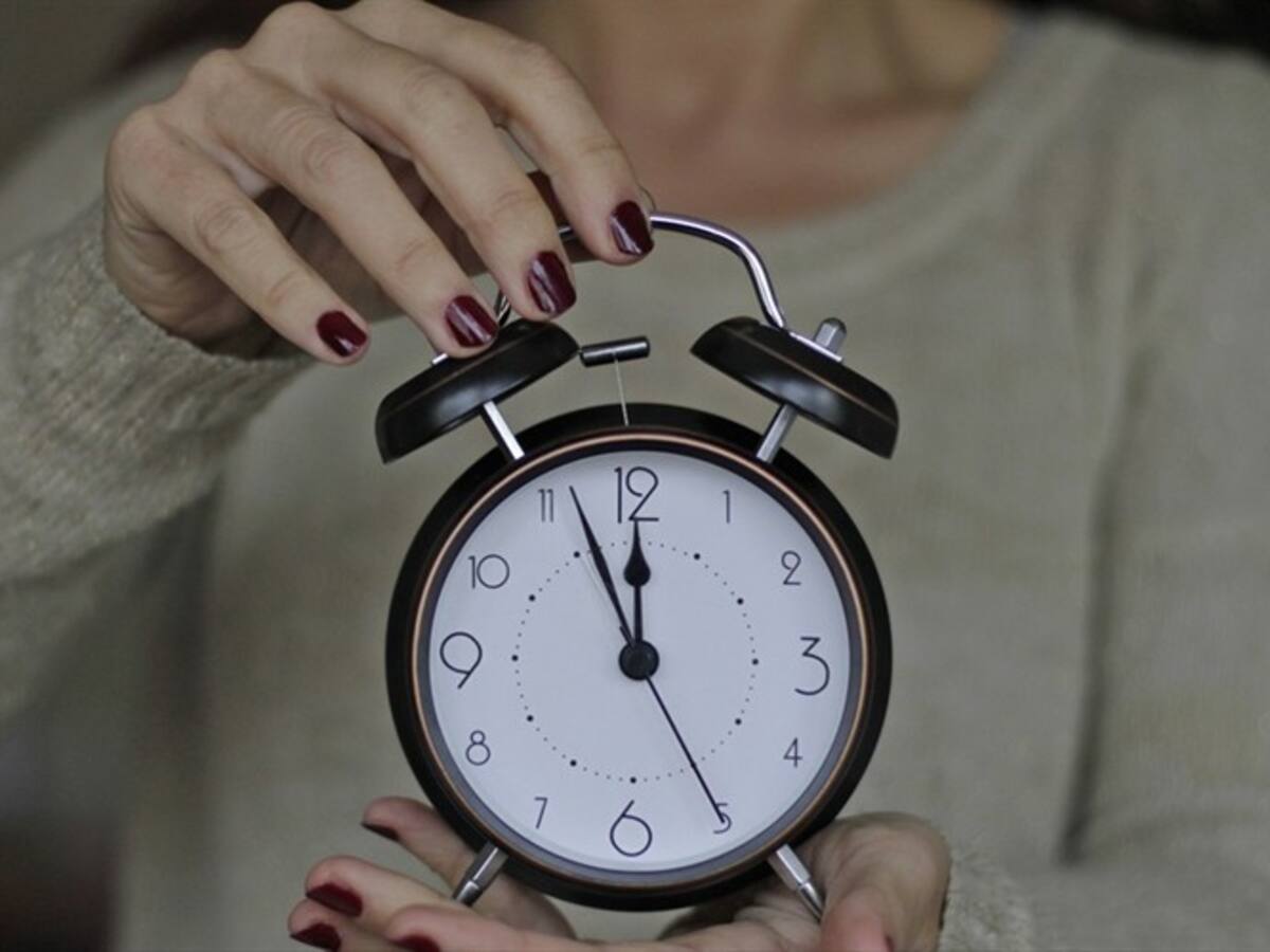 La divertida versión de "Faltan cinco pa' las doce" en Repeat After Ibarra