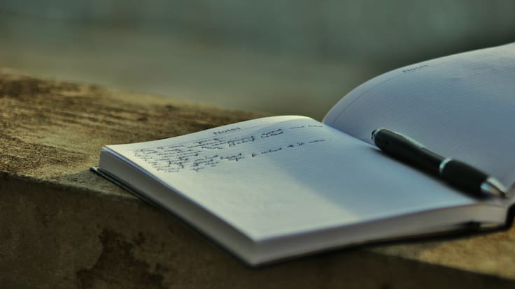 Historia de Saca Tu Libro, editorial que permite a cualquier persona publicar obras