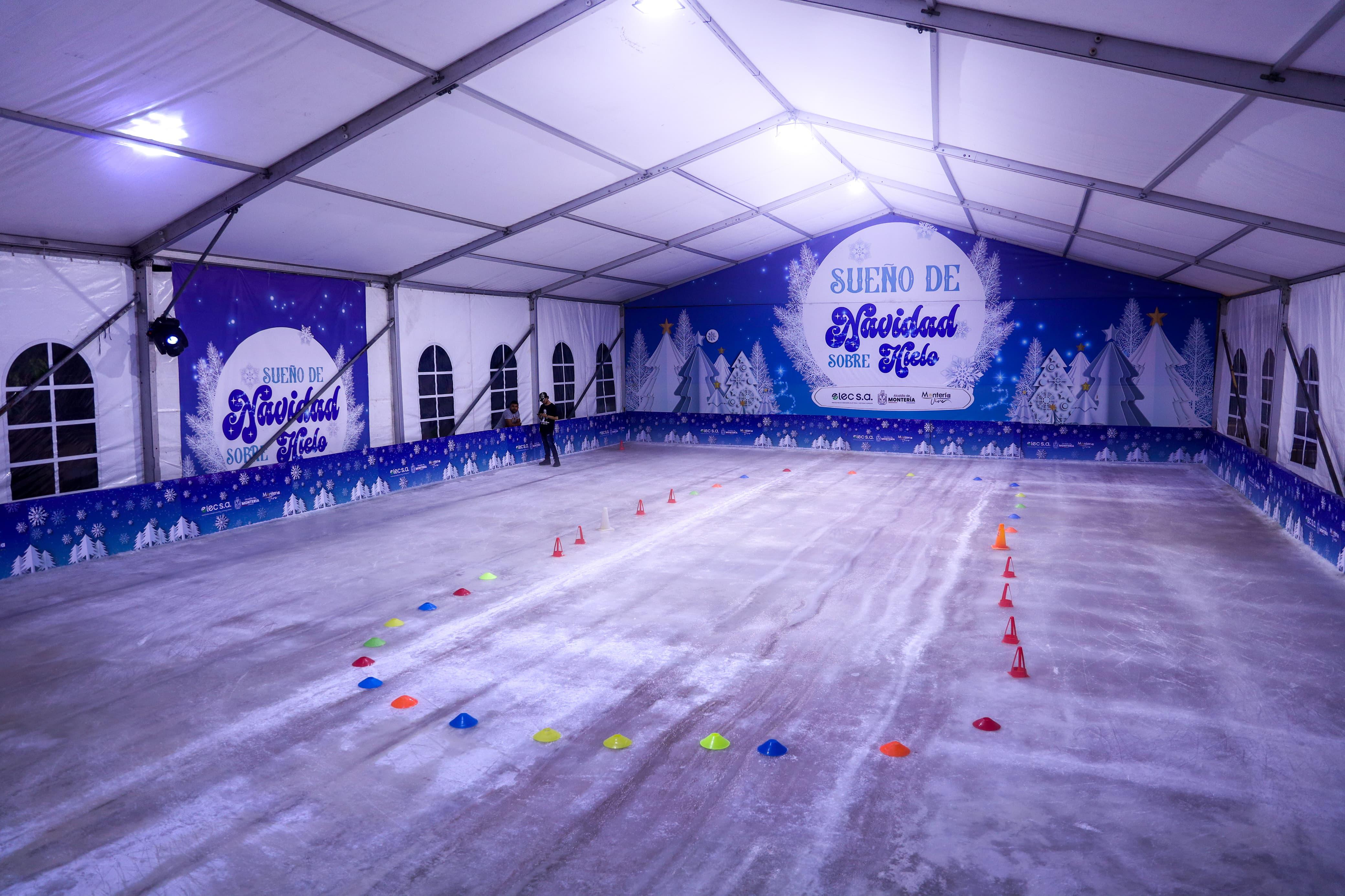 Pista de patinaje sobre hielo en Montería:  un atractivo gratuito en esta Navidad. Foto: prensa Alcaldía de Montería.