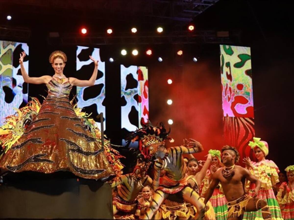 Reina del Carnaval hizo homenaje a Shakira en la lectura del bando