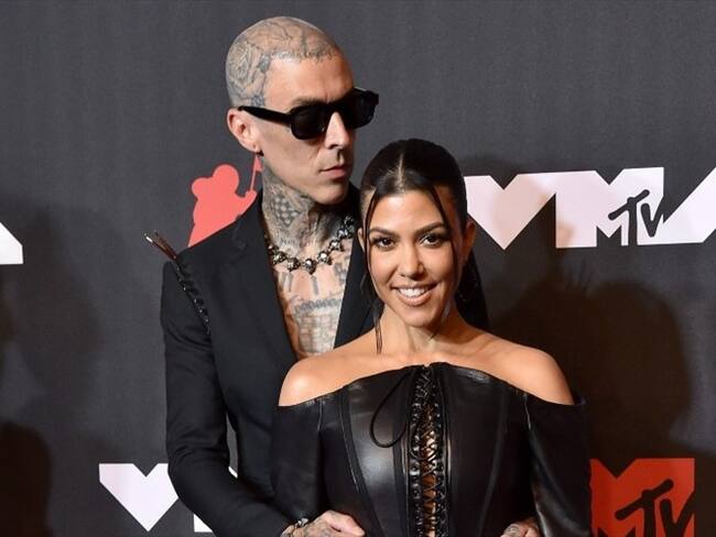 Kourtney Kardashian y Travis Barker en la gala de los MTV Video Music Awards. Foto: Getty Images/Axelle/Bauer-Griffin
