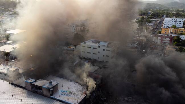 Fotografía aérea con un dron de una zona afectada por una explosión en San Cristóbal (República Dominicana). Foto: EFE/ Orlando Barría