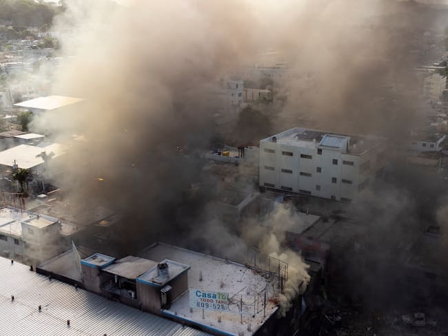 Fotografía aérea con un dron de una zona afectada por una explosión en San Cristóbal (República Dominicana). Foto: EFE/ Orlando Barría