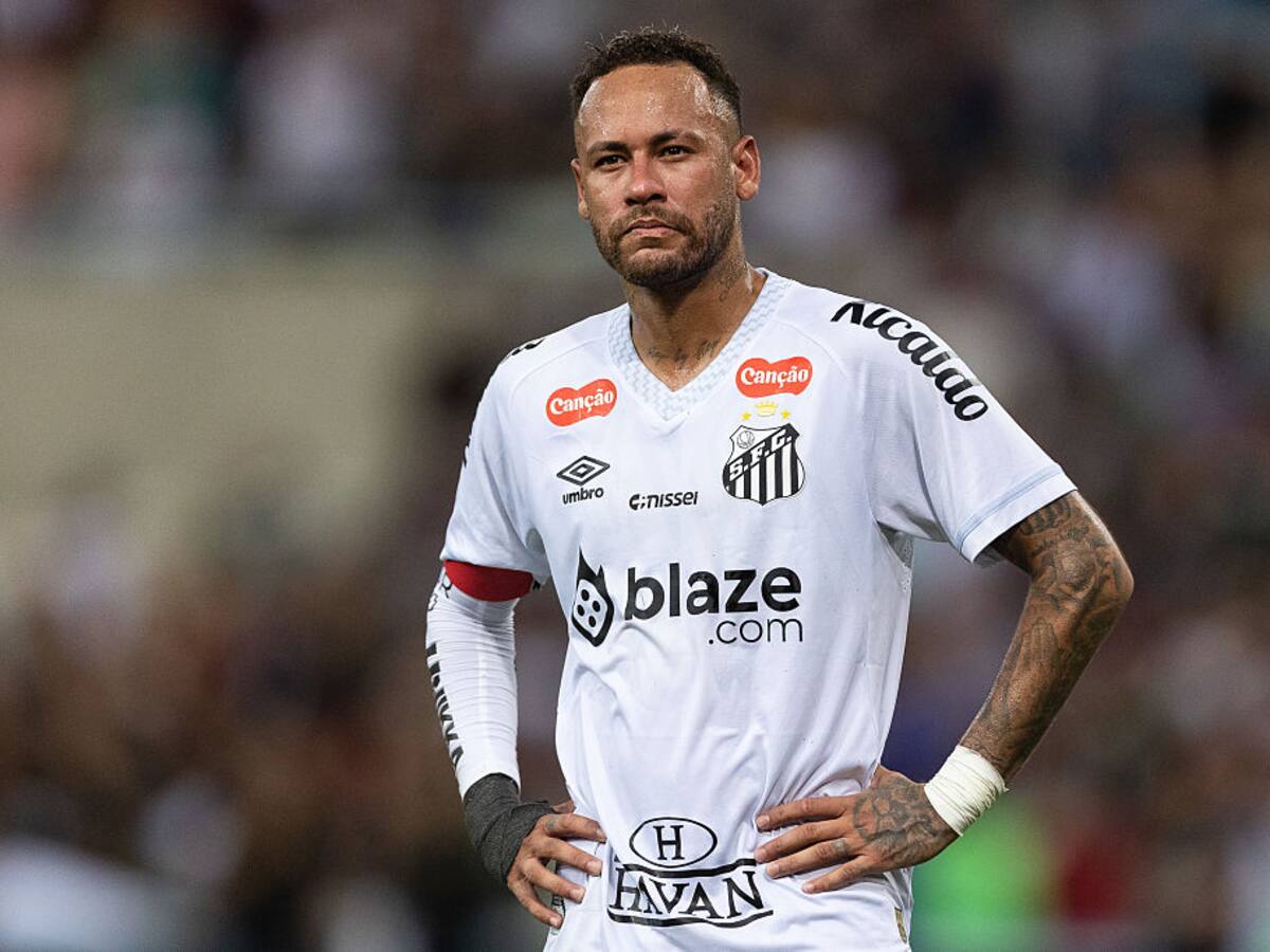 Neymar fue operado con éxito de la rodilla izquierda