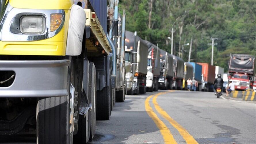 Camioneros piden ampliar cubrimiento de póliza de terrorismo al Gobierno. Foto: Colprensa