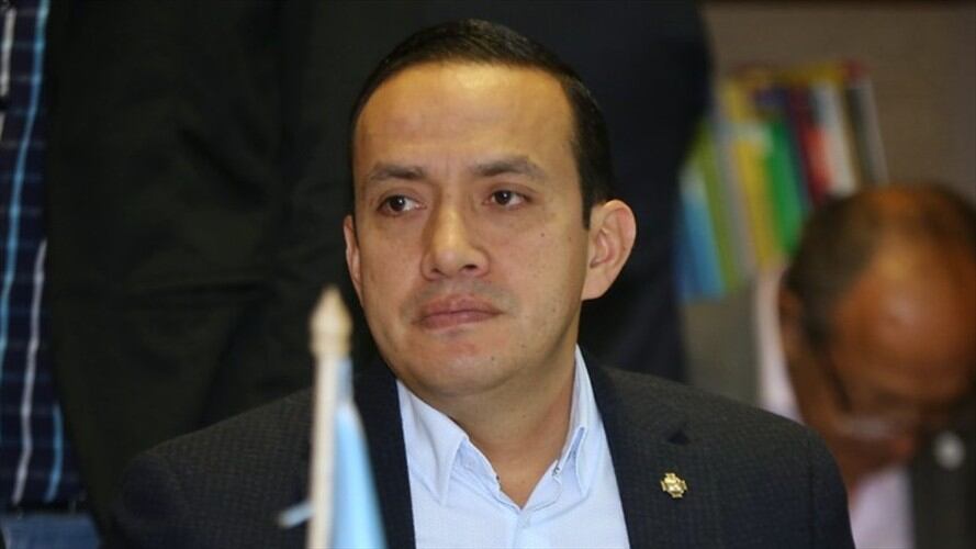 En redes sociales se han hecho notar las críticas a las vacaciones que solicitó el gobernador de Santander, Mauricio Aguilar. Foto: Colprensa / ÁLVARO TAVERA