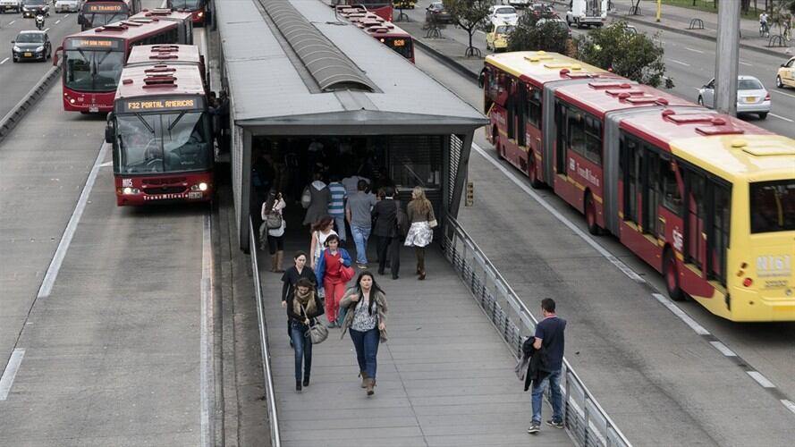 Andrés Ortiz falleció en 2018 en la estación de Transmilenio de la 142 con Autopista Norte, tras saltar la máquina registradora para no pagar el pasaje. Foto: Getty Images
