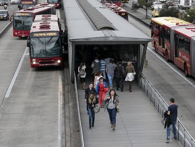 Andrés Ortiz falleció en 2018 en la estación de Transmilenio de la 142 con Autopista Norte, tras saltar la máquina registradora para no pagar el pasaje. Foto: Getty Images