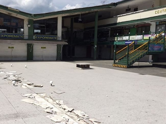 El Cuerpo de Bomberos Voluntarios de Popayán sugirió cerrar la plazoleta y los locales comerciales subterráneos del Centro Comercial Anarkos. Foto: Alcaldía de Popayán