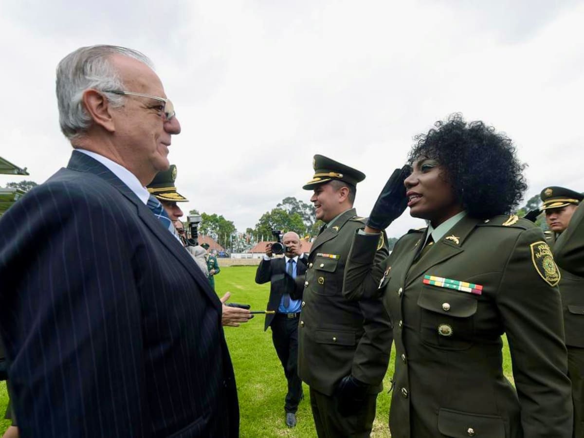 Edecán de vicepresidenta: la primera mujer afrocolombiana en lucir su cabello afro