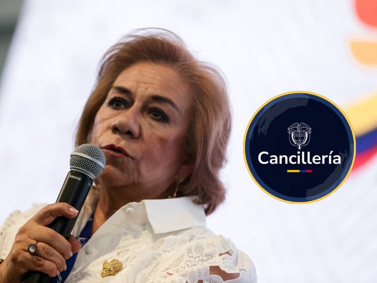 Ministra de Relaciones Exteriores, Rosa Villavicencio, y al lado el logo de la Cancillería (Fotos vía Getty Images y Centro Democrático)