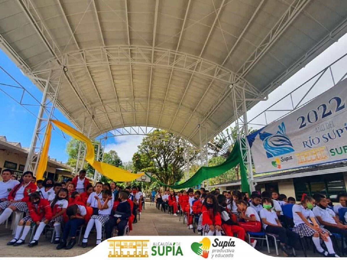 Entregaron capota de un colegio en Supía, Caldas. Crédito: Alcadía de Supía, Caldas.
