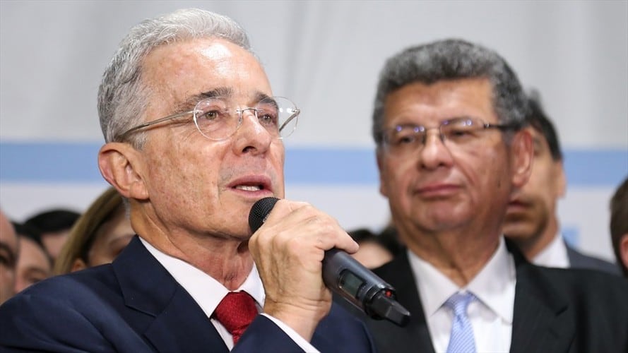 La Corte Suprema de Justicia cobijó con medida de aseguramiento en detención domiciliaria al expresidente Álvaro Uribe. Foto: Colprensa