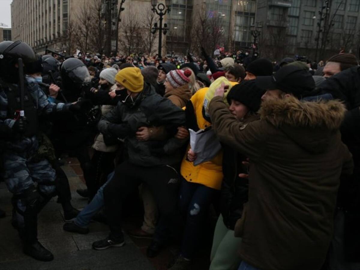 EE.UU. condena "duras tácticas" de Rusia contra manifestantes de apoyo a Navalni