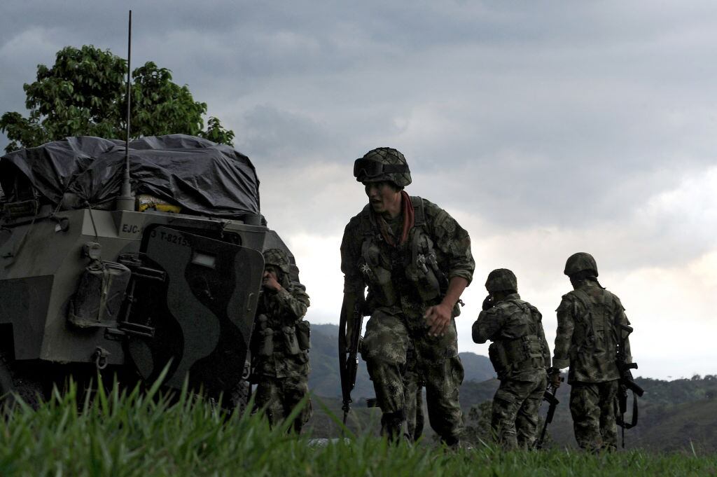 Militares colombianos imagen de referencia. Foto: LUIS ROBAYO/AFP via Getty Images.