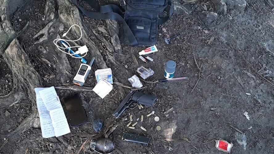 Los operativos permitieron la incautación de dos armas de corto alcance, municiones y explosivos. Foto: Ejército Nacional