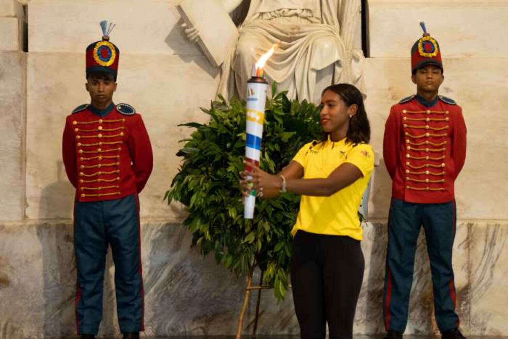 La deportista Natalia Linares sostiene el fuego deportivo bolivariano/ Mindeporte