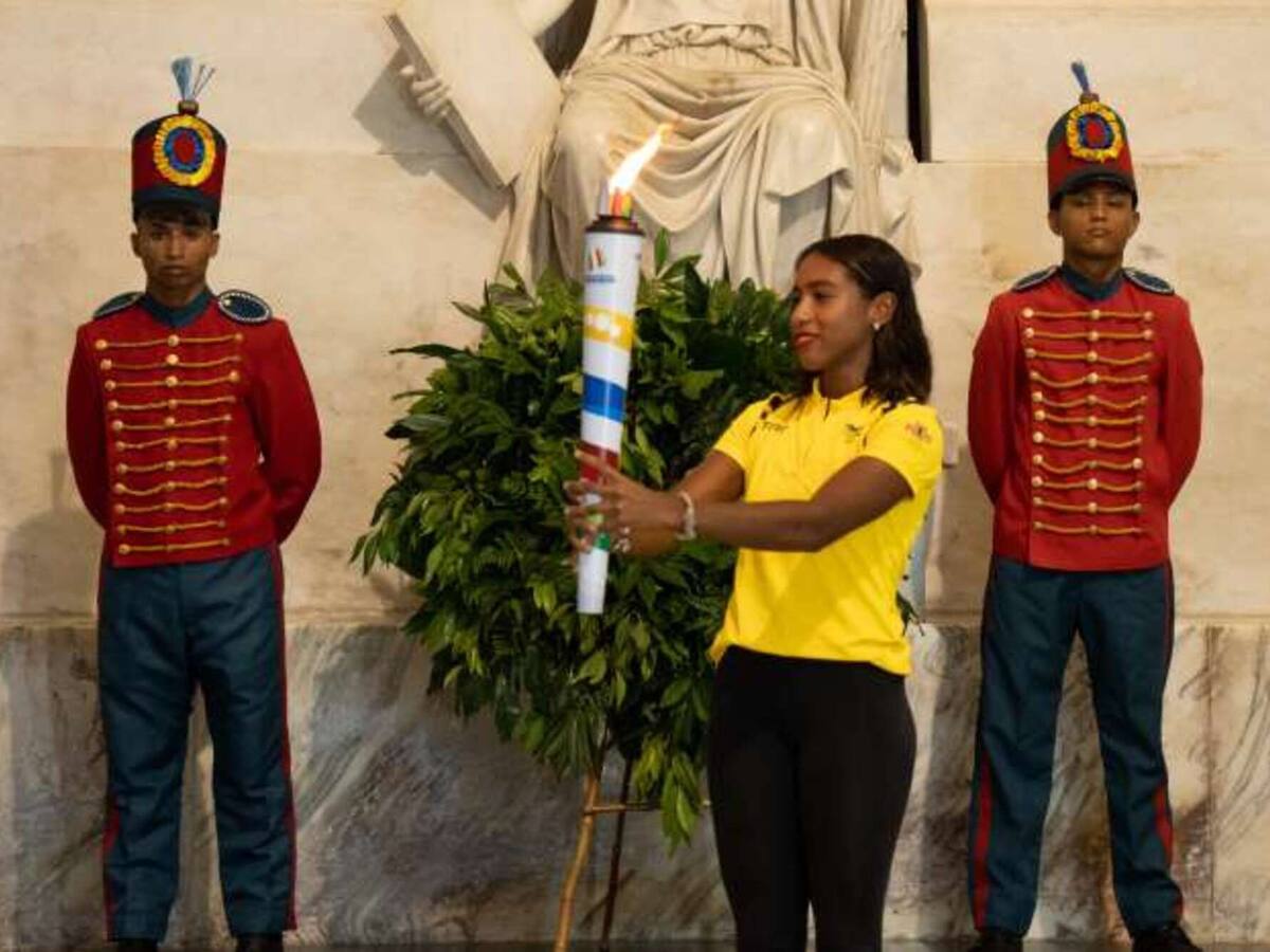 Santa Marta entregó la llama de los Juegos Bolivarianos a Valledupar