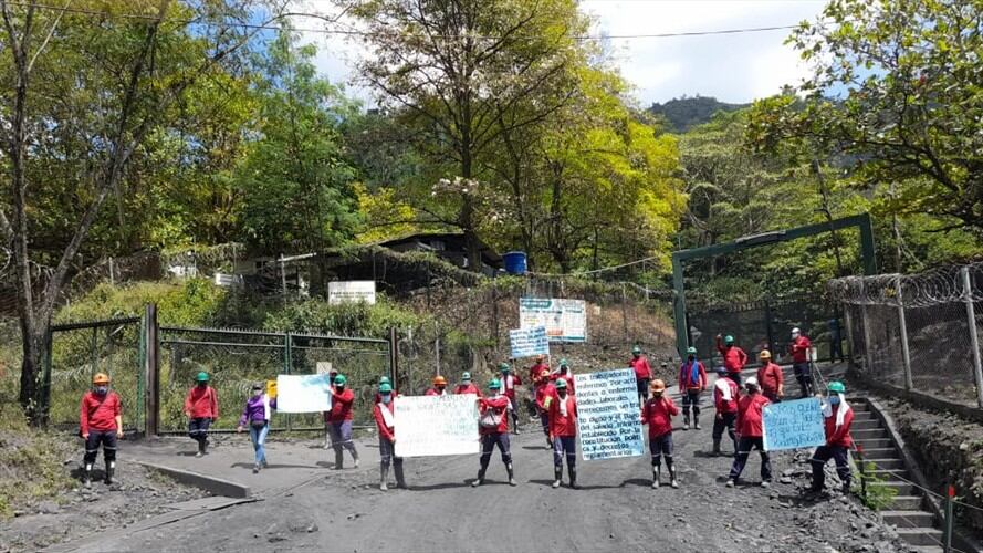 Reconoce que la pandemia pone en riesgo la salud de los trabajadores, pero proponen a la empresa rotar al personal.