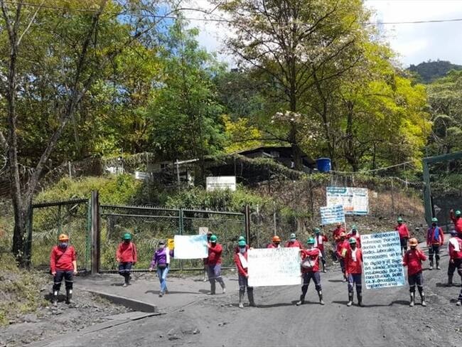 Reconoce que la pandemia pone en riesgo la salud de los trabajadores, pero proponen a la empresa rotar al personal.
