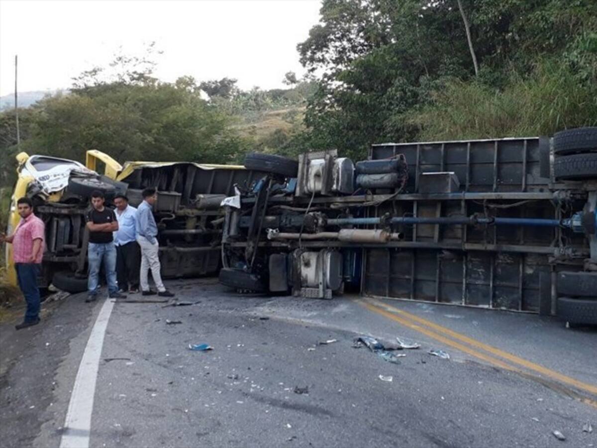 Cierre total de la vía Bucaramanga-Bogotá por accidente de tránsito