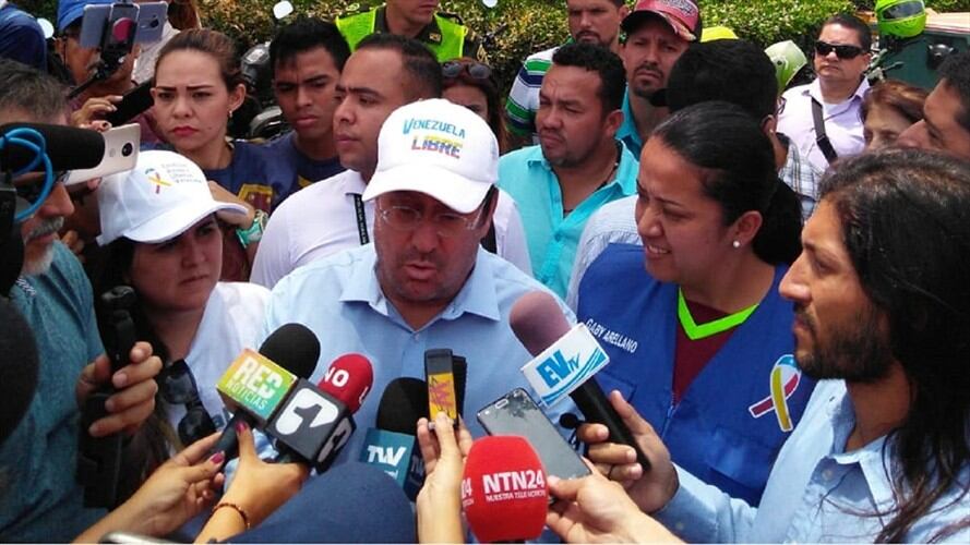 El embajador Francisco Santos señaló que se proyectan más de 500 toneladas de ayudas humanitarias que serán recibir en el centro de acopio. Foto: Audrey Carrillo