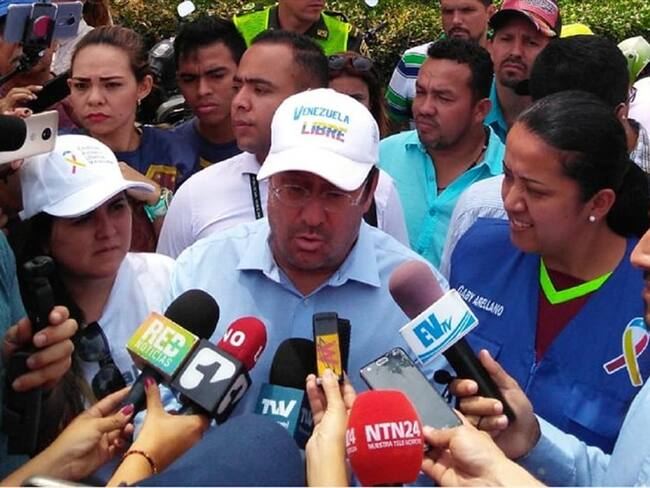 El embajador Francisco Santos señaló que se proyectan más de 500 toneladas de ayudas humanitarias que serán recibir en el centro de acopio. Foto: Audrey Carrillo