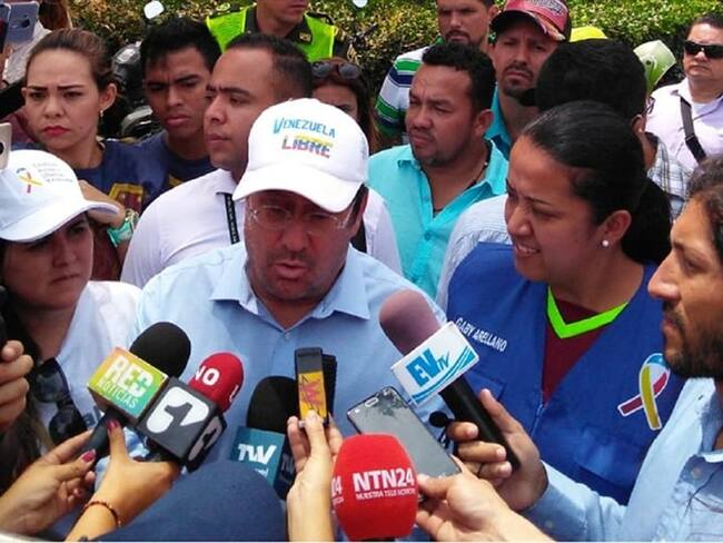 El embajador Francisco Santos señaló que se proyectan más de 500 toneladas de ayudas humanitarias que serán recibir en el centro de acopio. Foto: Audrey Carrillo