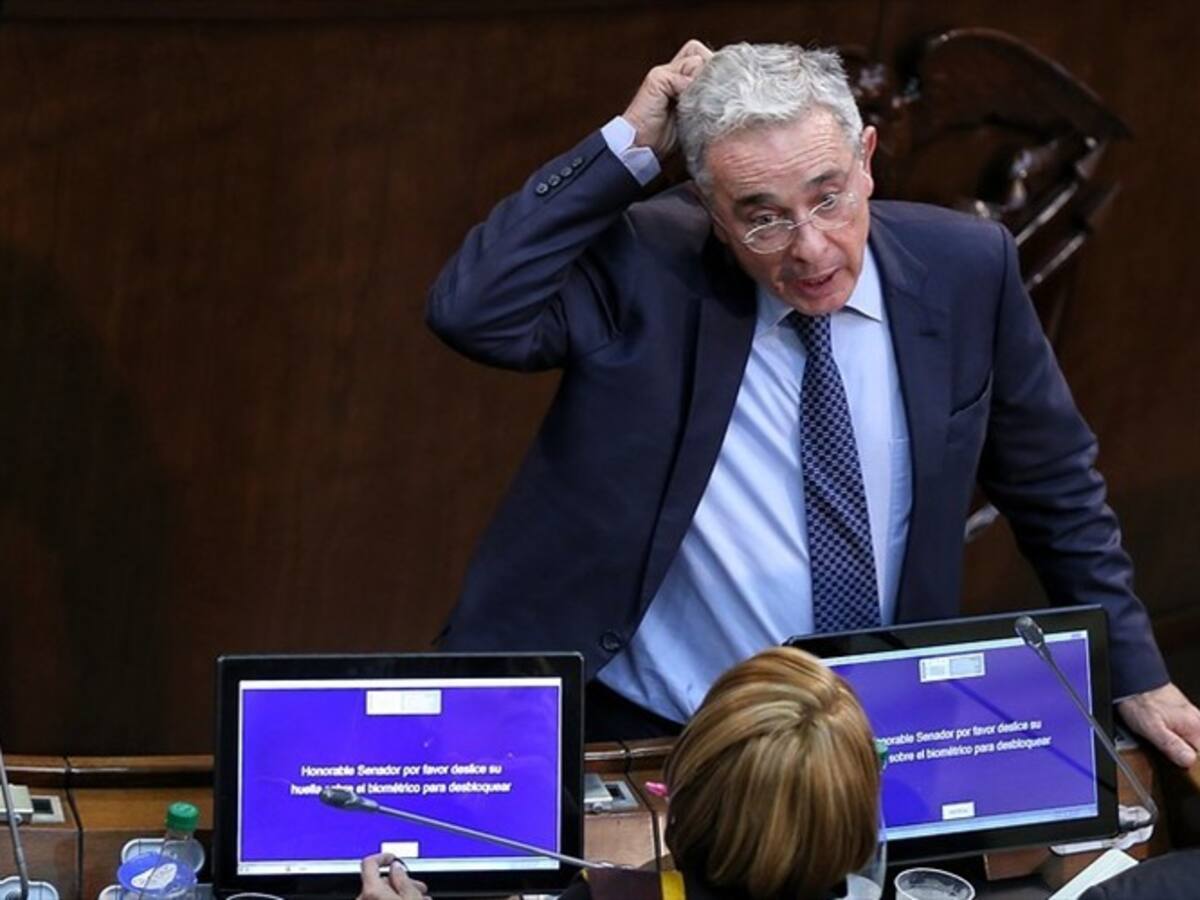 Fiscalía deberá ampliar versión que vincula al senador Uribe con masacre