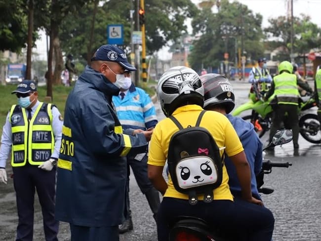 Solo en Cali y su área metropolitana se han impuesto 1.513 comparentos por violar aislamiento obligatorio. Foto: Alcaldía de Cali