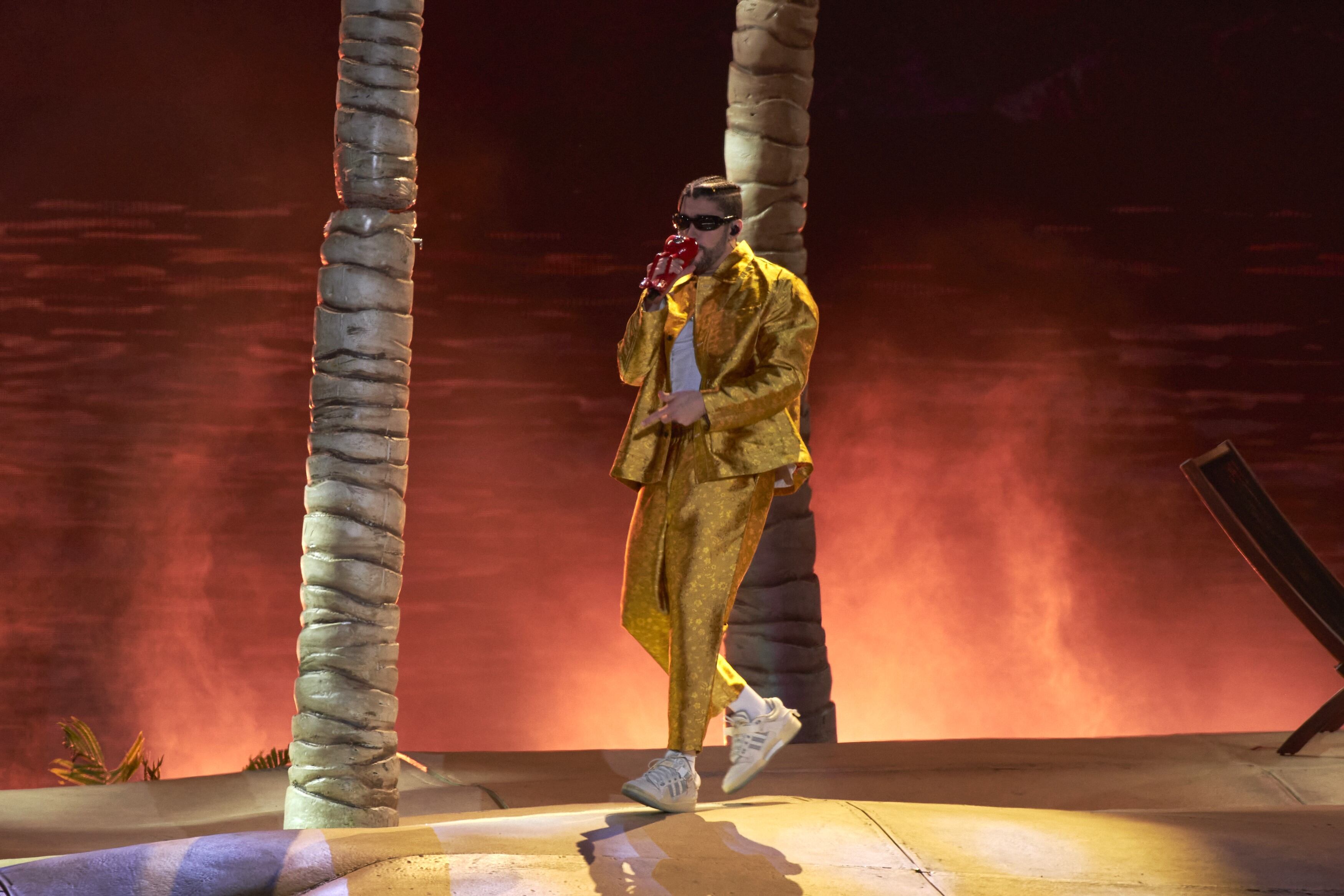 Bad Bunny actuando durante su segundo concierto en el Estadio Azteca, como parte de World Hottest Tour, el 10 de diciembre de 2022 en la Ciudad de México, México.