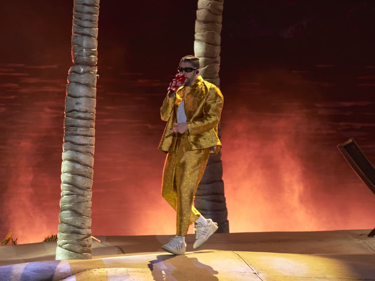 Fan que bailó con Bad Bunny en el escenario dijo que estaba decepcionada de su olor