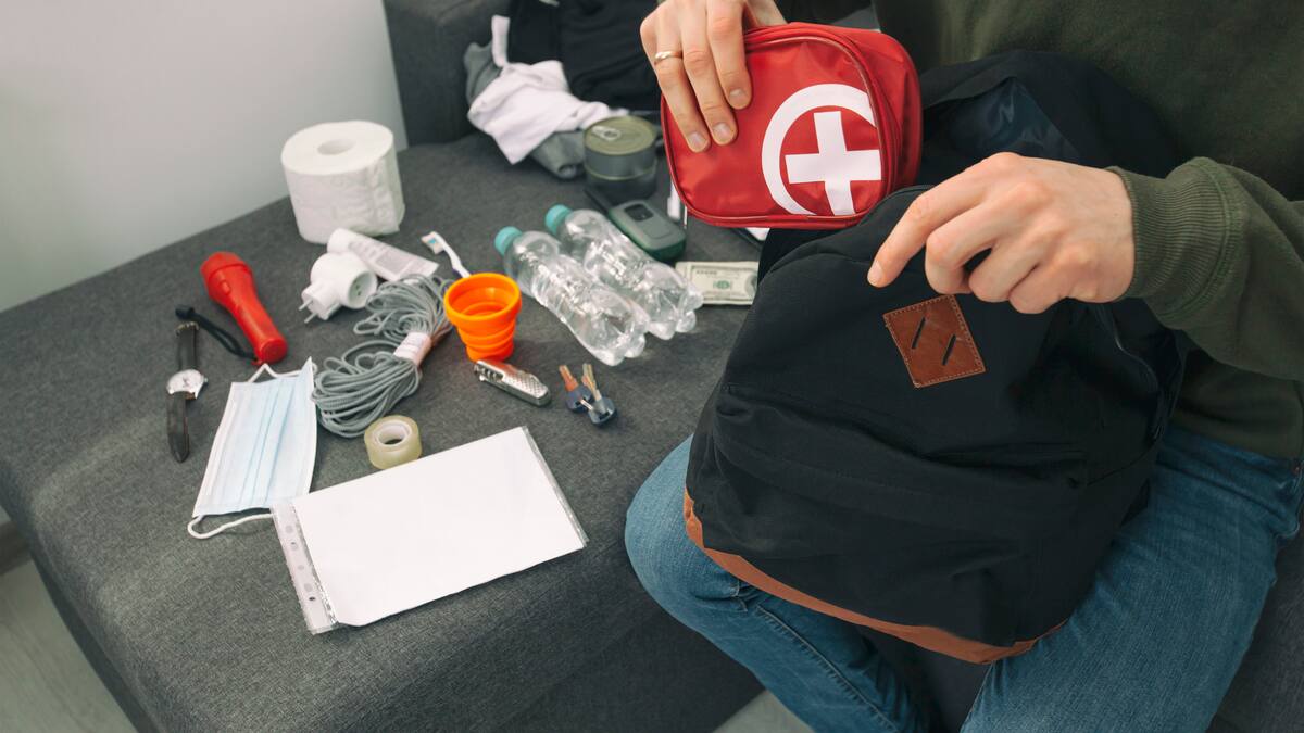 ¿Cómo empacar una mochila de emergencia para enfrentar el huracán Milton?
