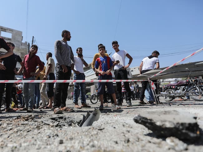 Bombardeo de las fuerzas del régimen en un mercado concurrido en la ciudad de Al-Bab. (Photo by BAKR ALKASEM/AFP via Getty Images)