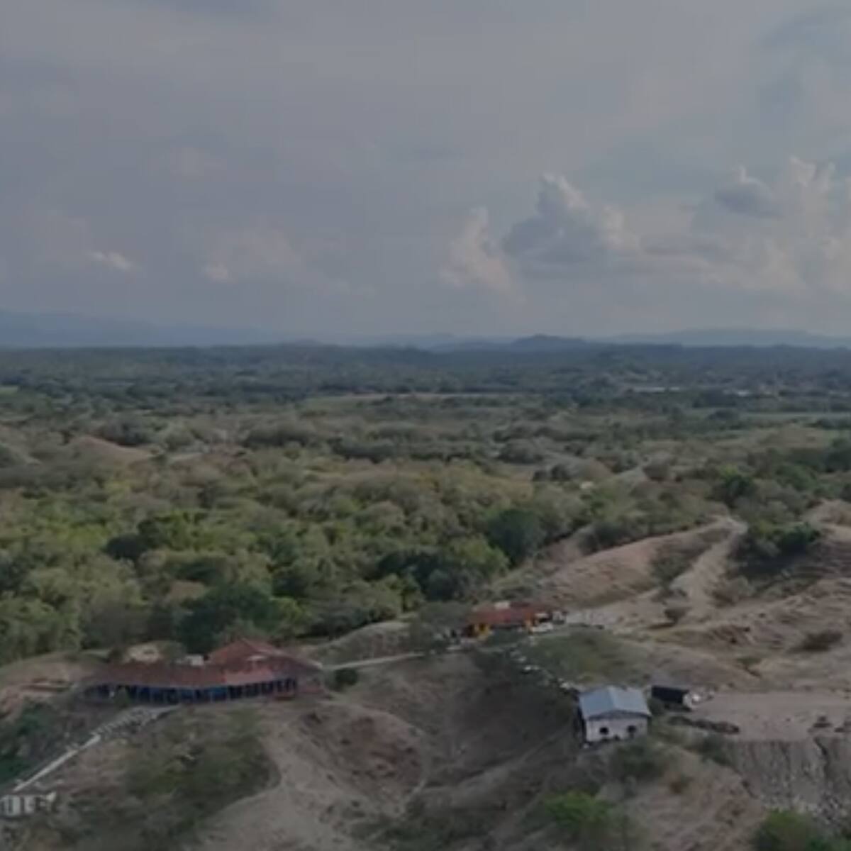 Lujosa hacienda del exnarco Gonzalo Rodríguez Gacha fue recuperada y entregada a campesinos