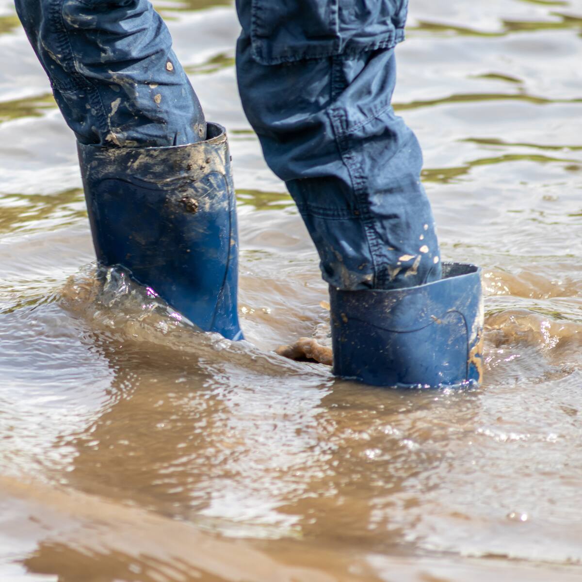 Por desbordamiento de un río se restringe a un carril el paso por la vía Cauya–Supía