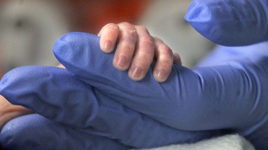 Los trillizos, dos niños y una niña, pesaron alrededor de 1,8 kilos cada uno. Foto: Getty Images