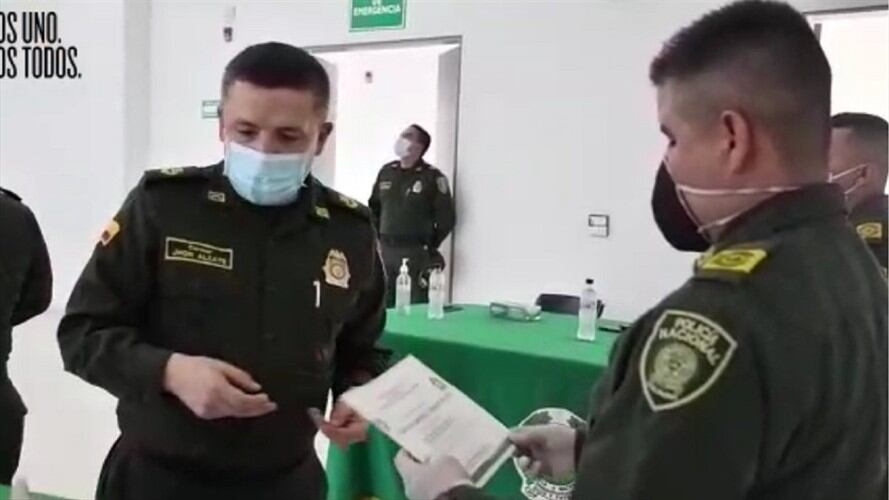 Reconocimiento a policías en medio del COVID-19. Foto: Cortesía