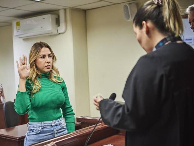 Andree Uribe Montoya tomó posesión de su cargo como alcaldesa encargada de Medellín ante la suspensión de Daniel Quintero por parte de la Procuraduría. / FOTO: Twitter: @AndreeUribeM