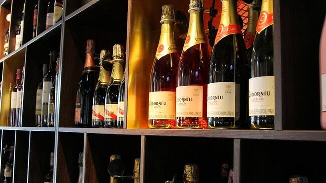 La Federación de Departamentos rechazó la posibilidad de aumentar el IVA a los licores en la Ley de Financiamiento. Foto: Colprensa