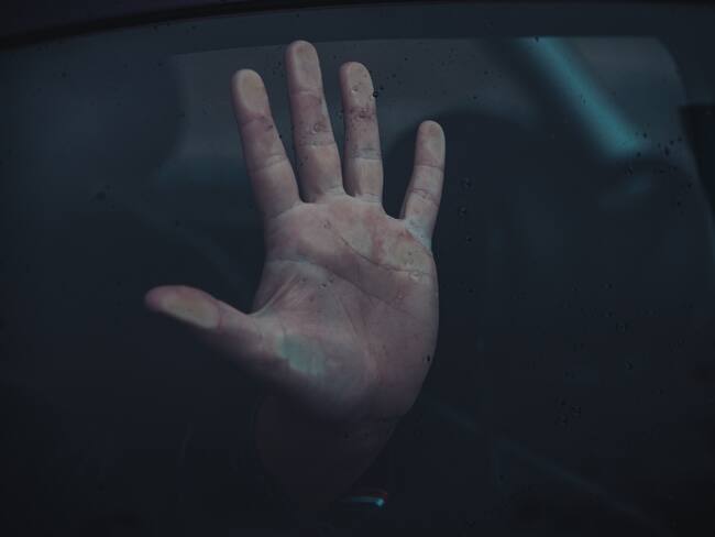 Imagen de referencia de una persona encerrada