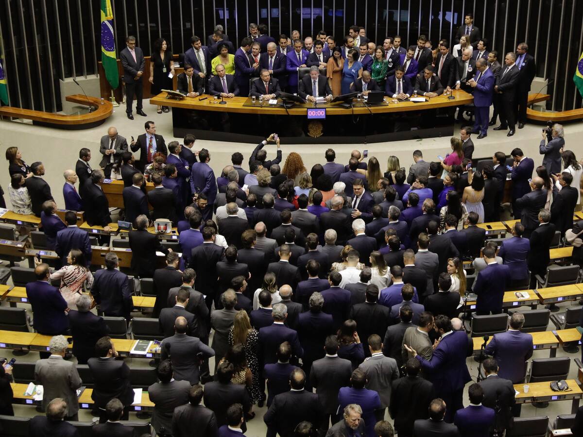 Cámara Baja de Brasil aprueba impuesto para los superricos y los fondos en el exterior